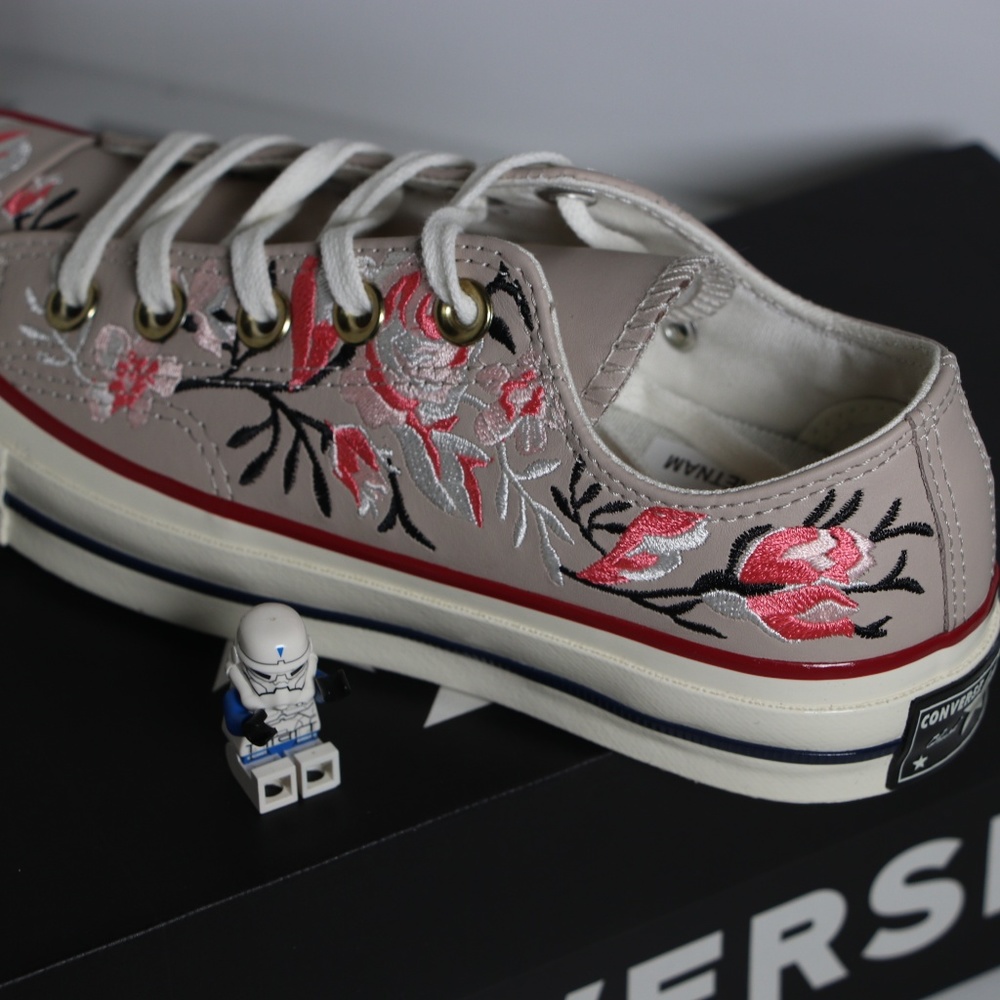 Converse Flowers / Tan Leather All Star Low Tops - Picture 4 of 7